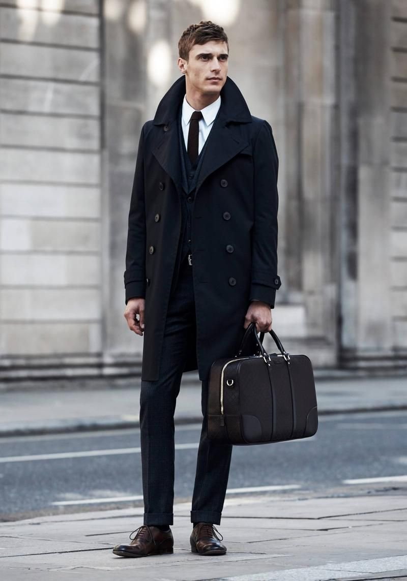 Стильный мужчина в пальто
