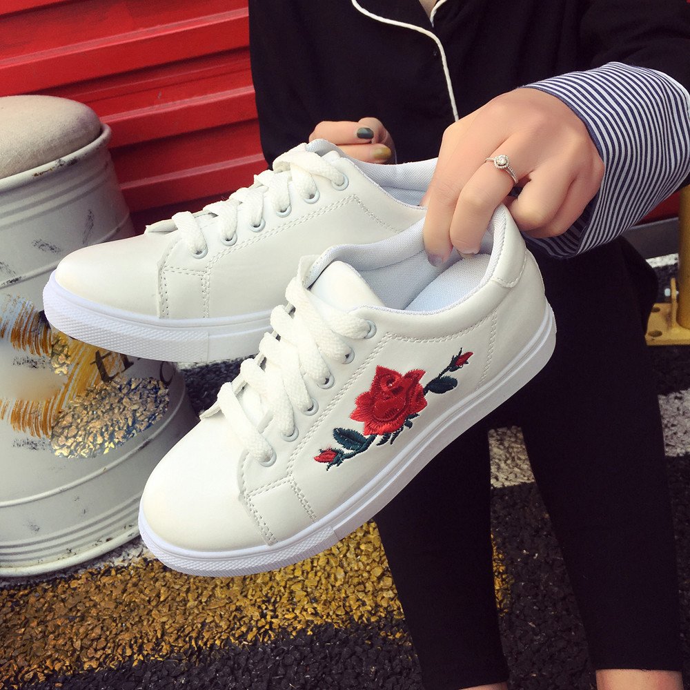 Кроссовки для девушек