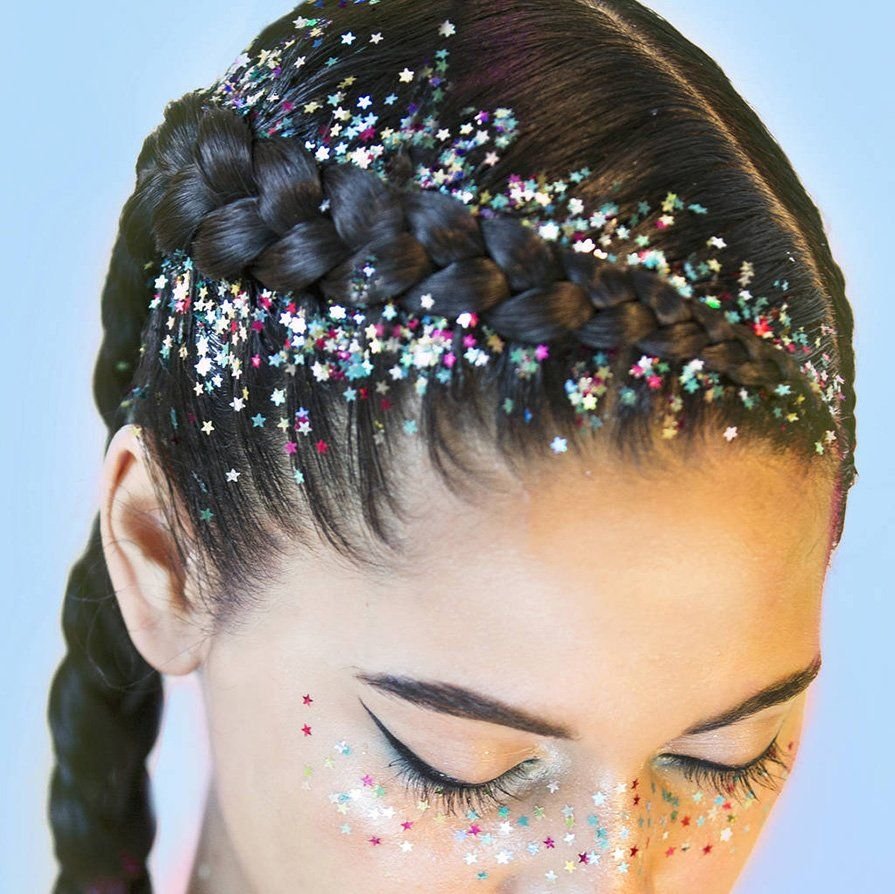 Прически с блестками