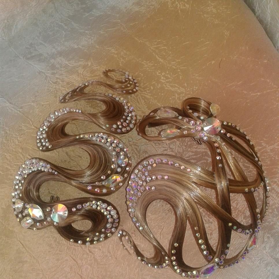 Украшения из постижа