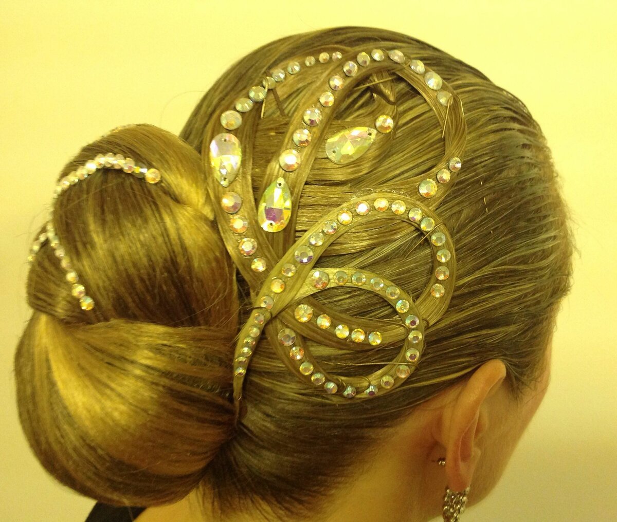 Бальные прически