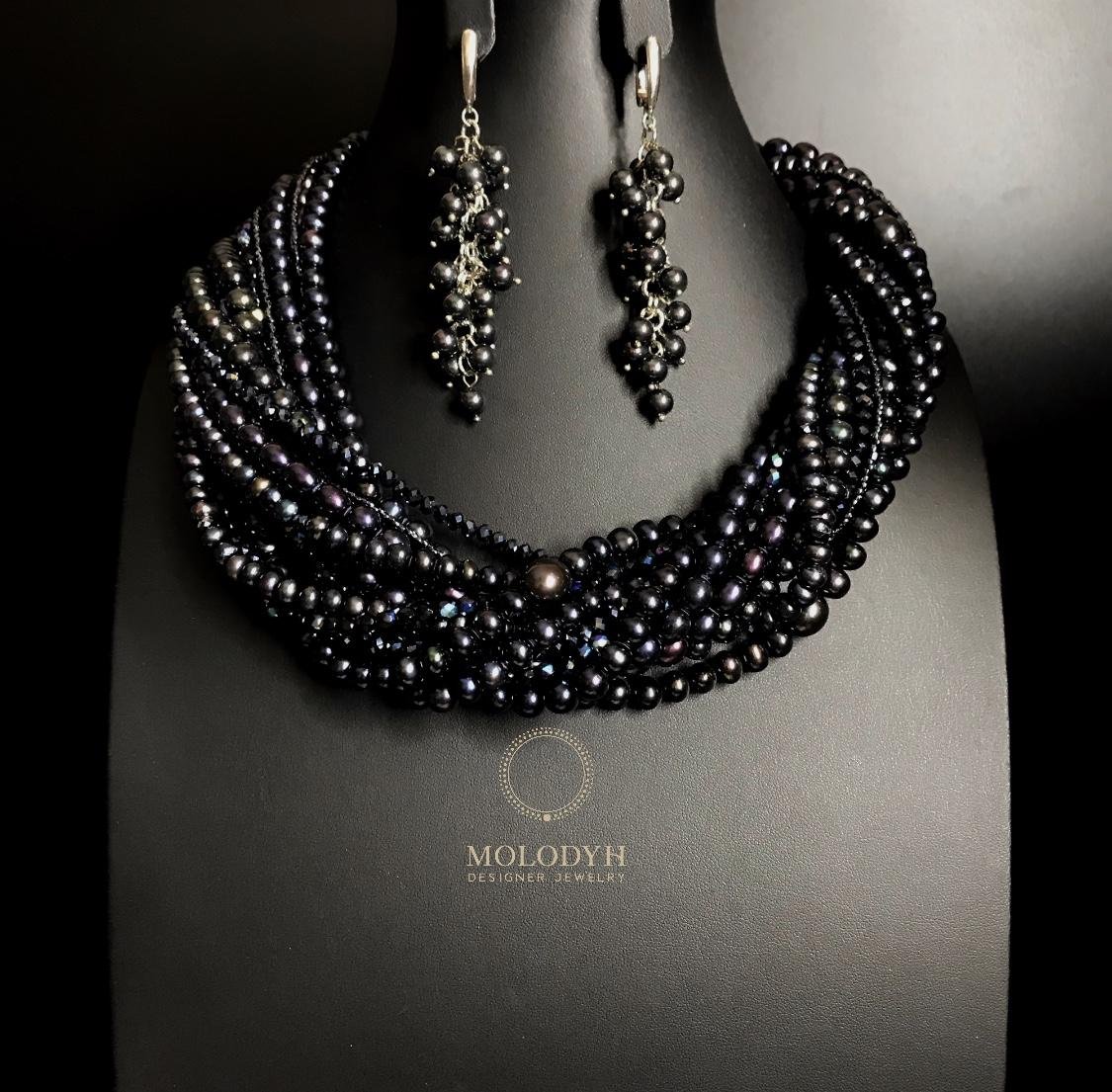 Украшение на шею жемчуг и металл