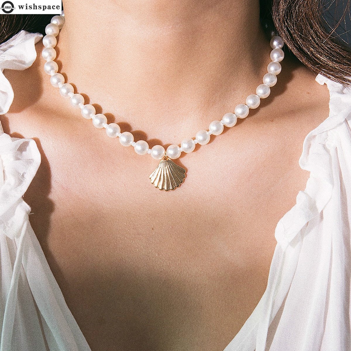 Бусы с кулоном