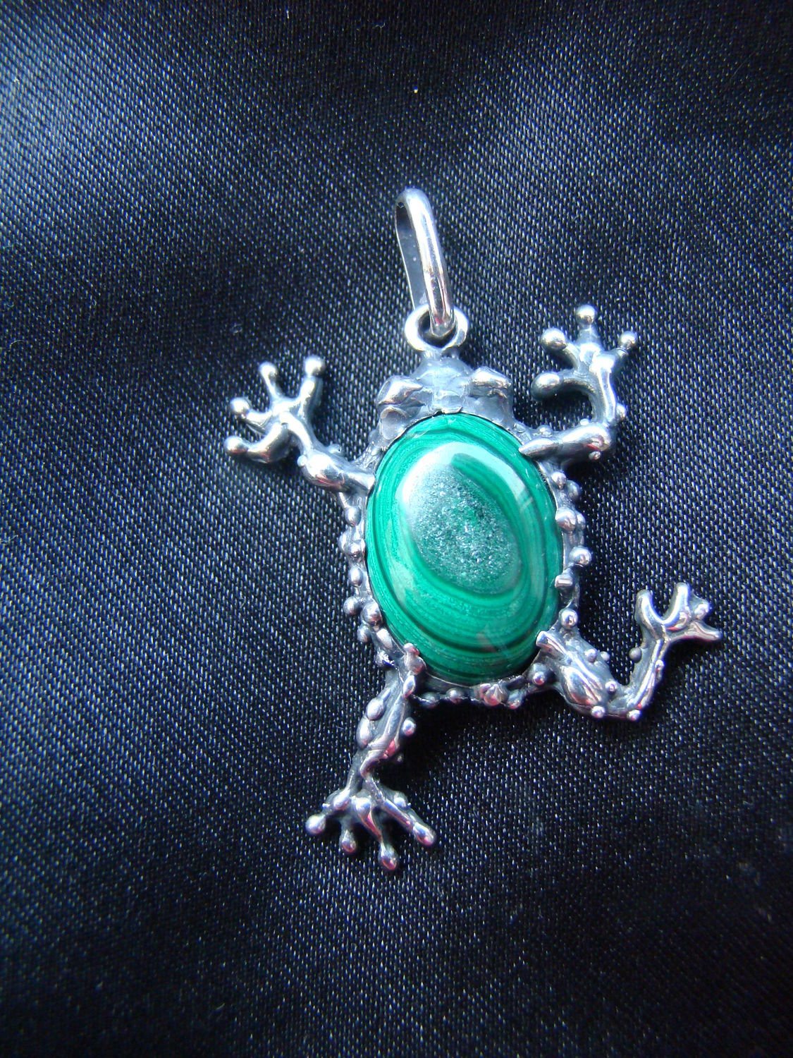 Кулон лягушка