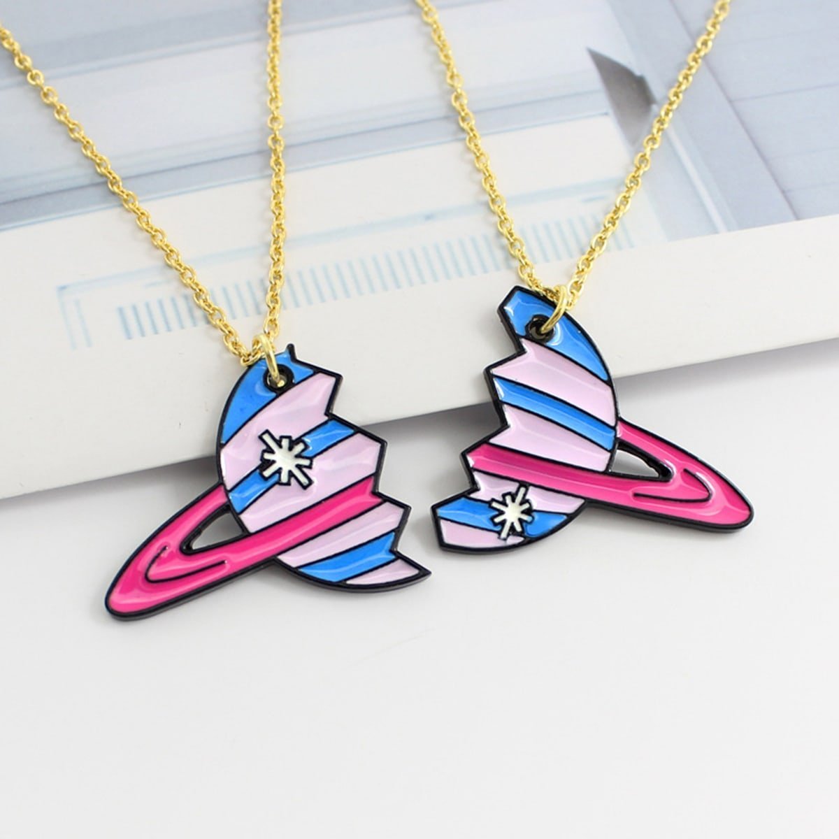 Ювелирные украшения в виде планеты