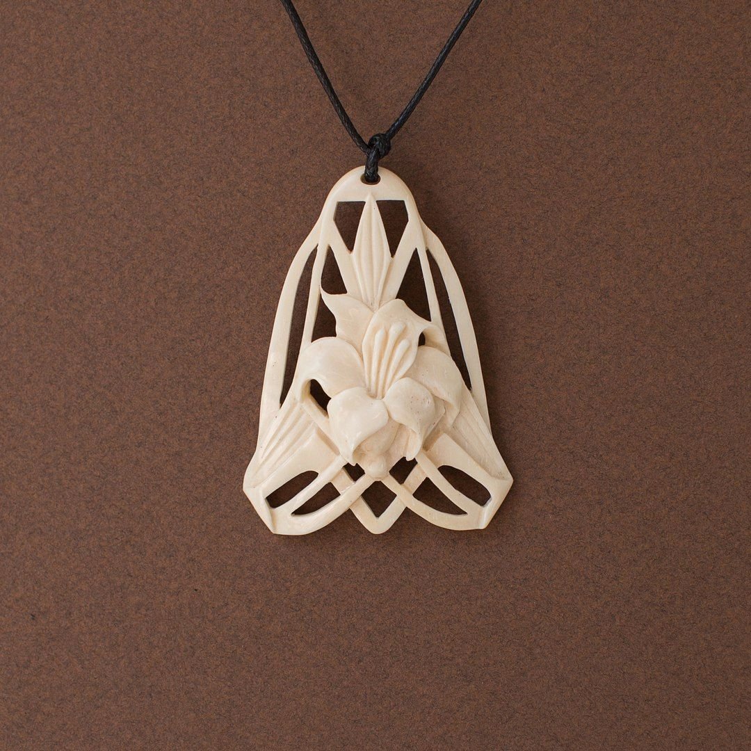 Украшения из кости