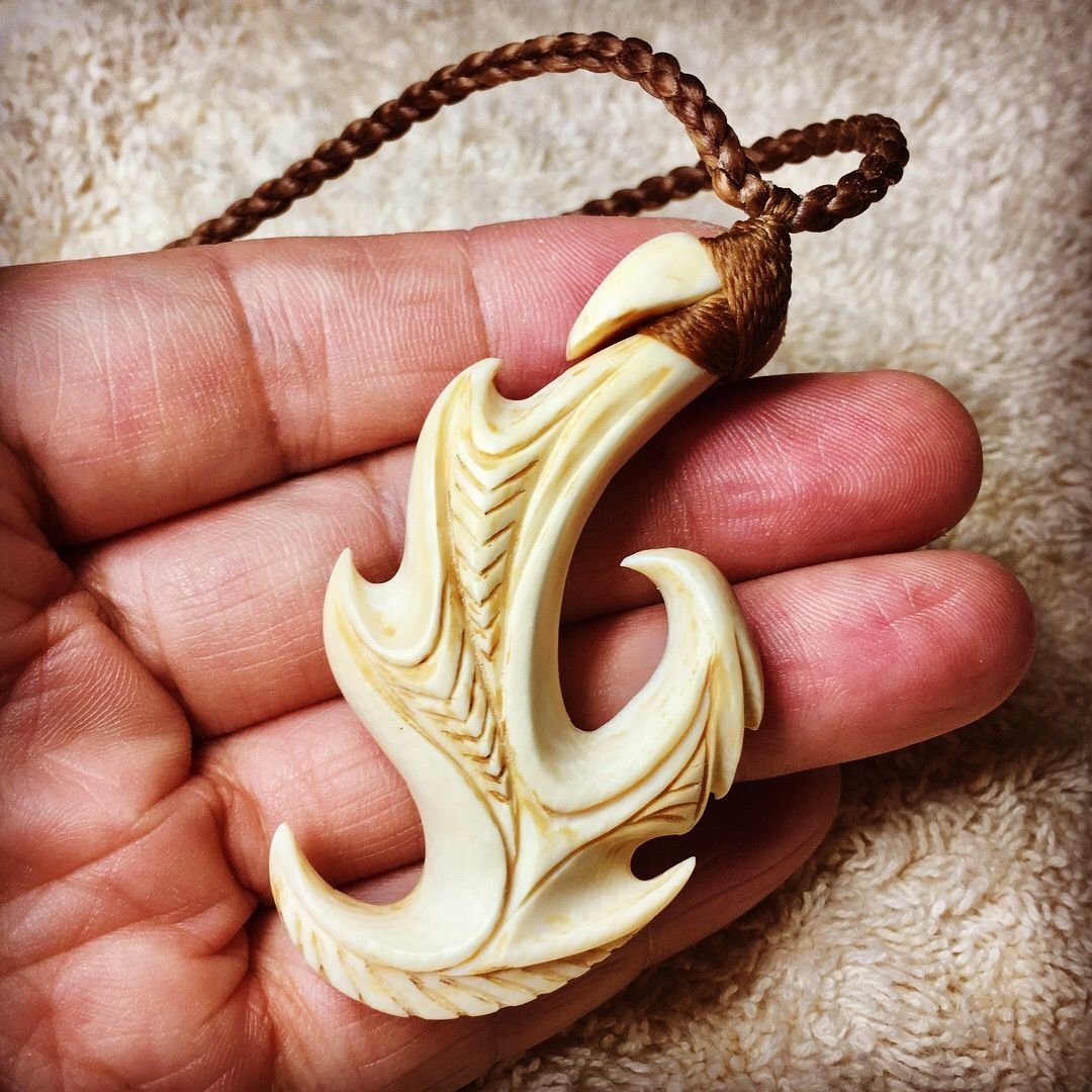 Кулон из дерева