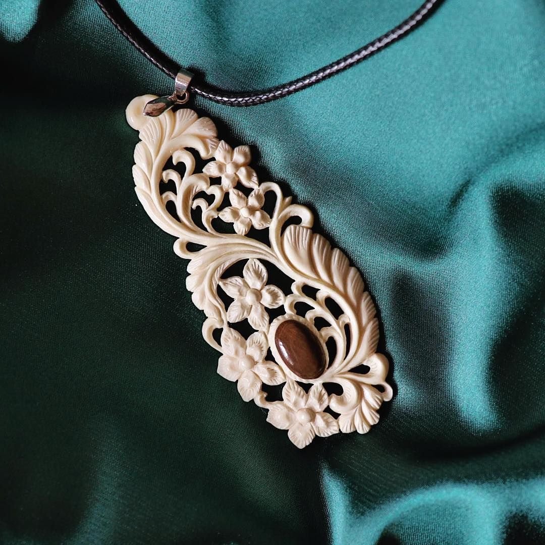 Подвеска из кости