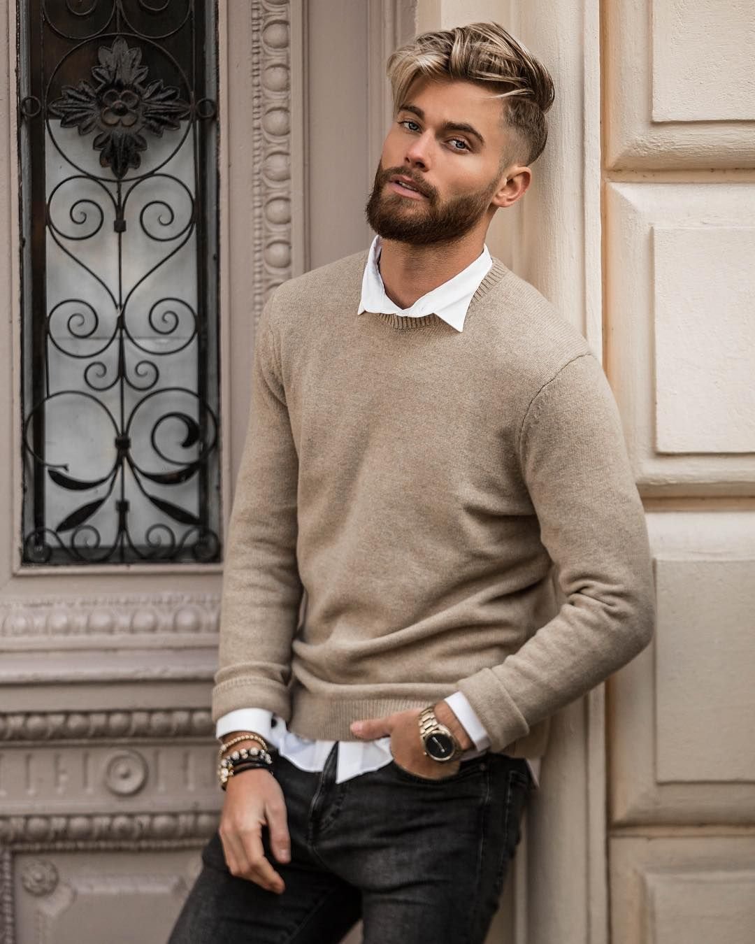 Чёрная водолазка с пиджаком