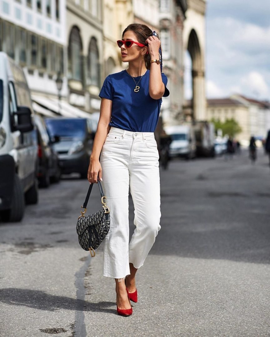 Брючный костюм с кроссовками