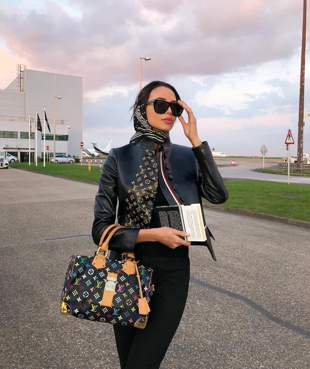 Анастасия Решетова в платке