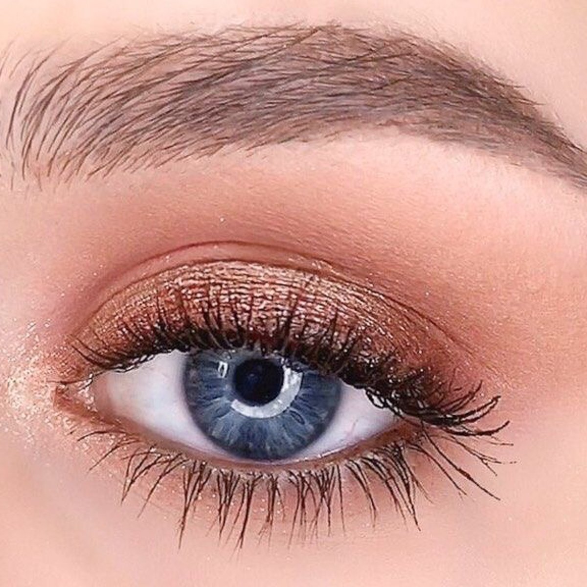 Персиковый макияж глаз