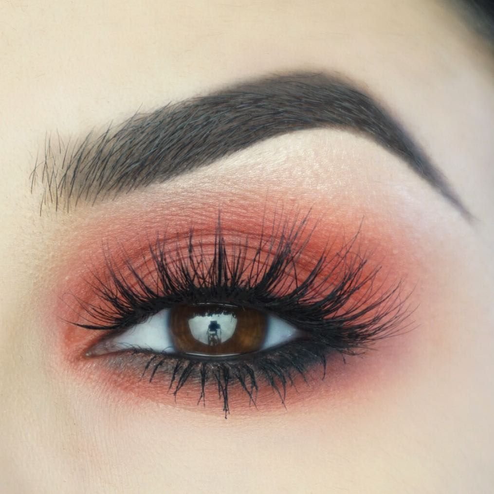 Макияж в сиреневых тонах для карих глаз