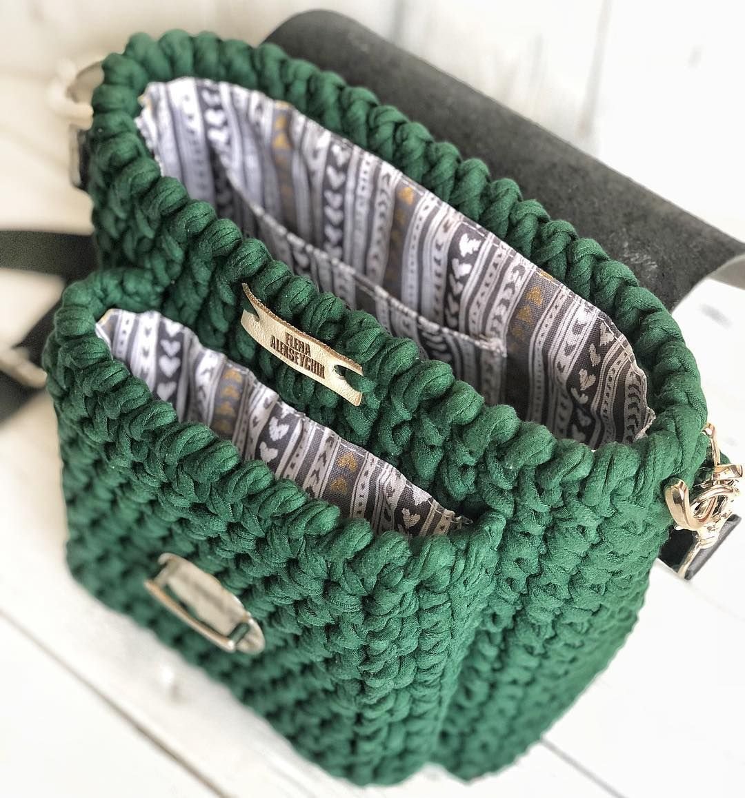 Круглый вязаный клатч