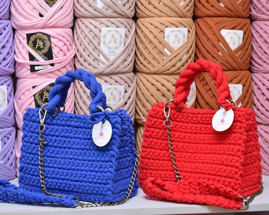 Сумка из трикотажной пряжи с карманом