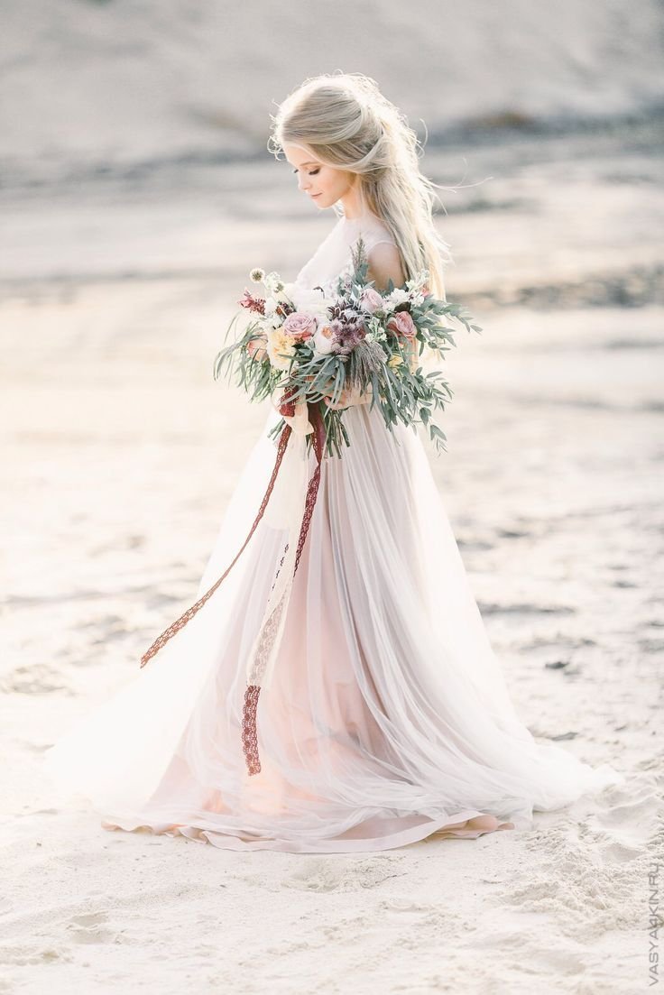 Свадебное платье с цветами