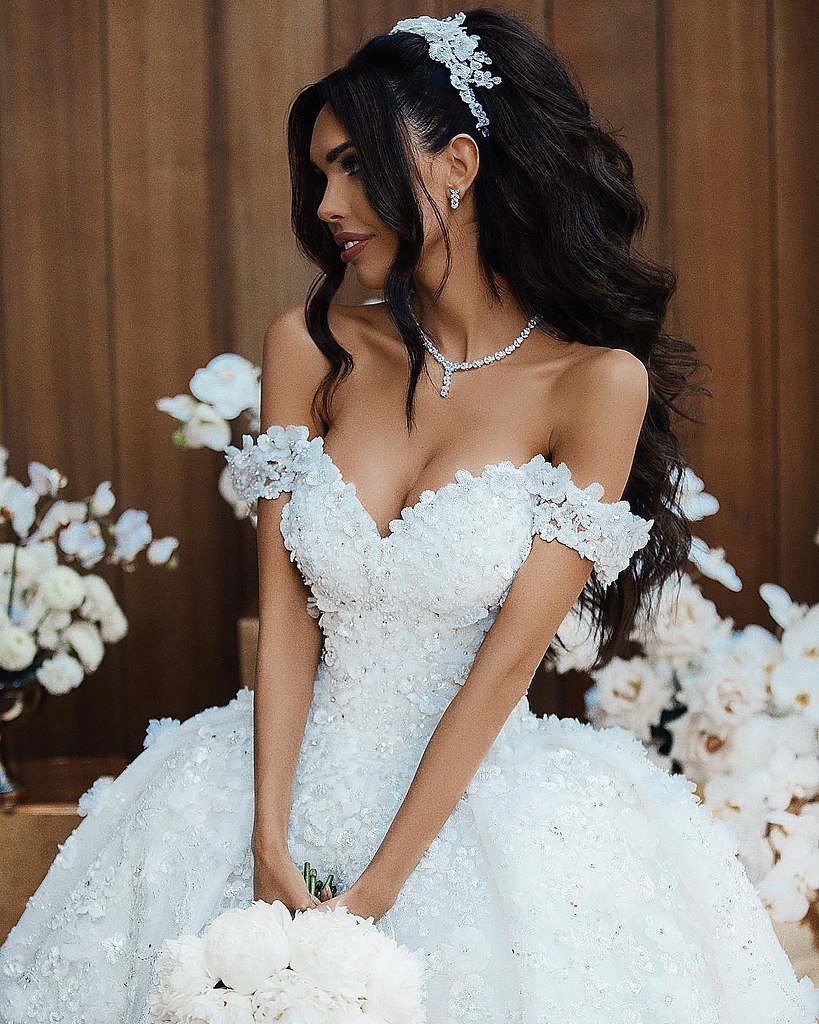 Свадебное платье с кожанкой