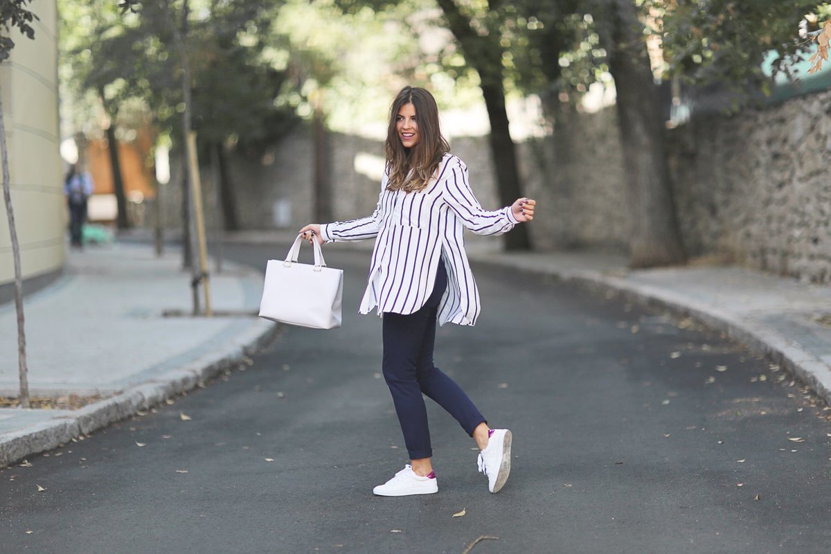 Белые кроссовки лук