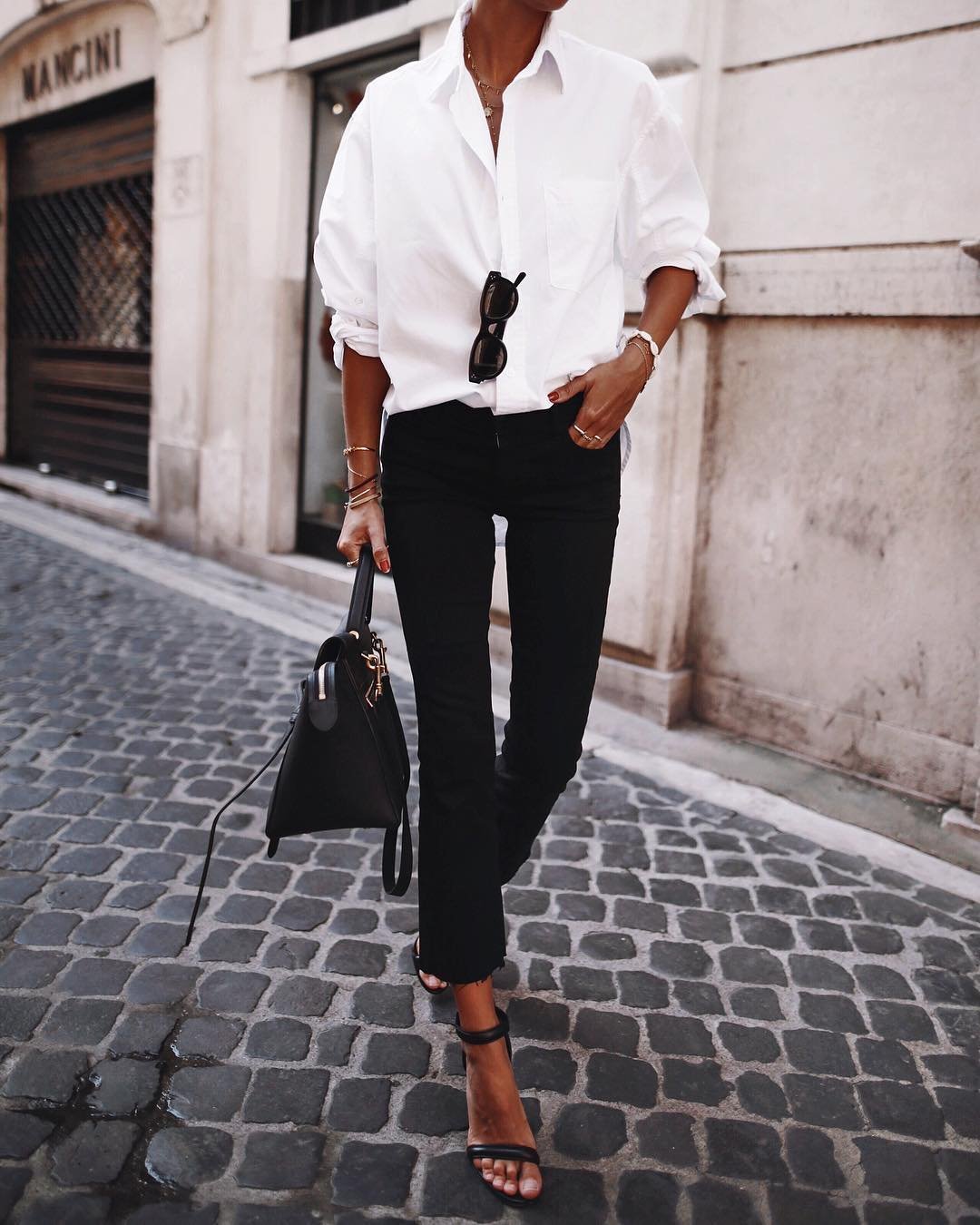 Кожаные штаны и белый пиджак