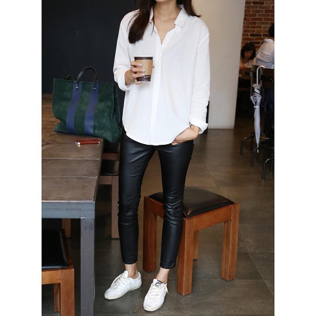 Сара Сампайо в кожаных