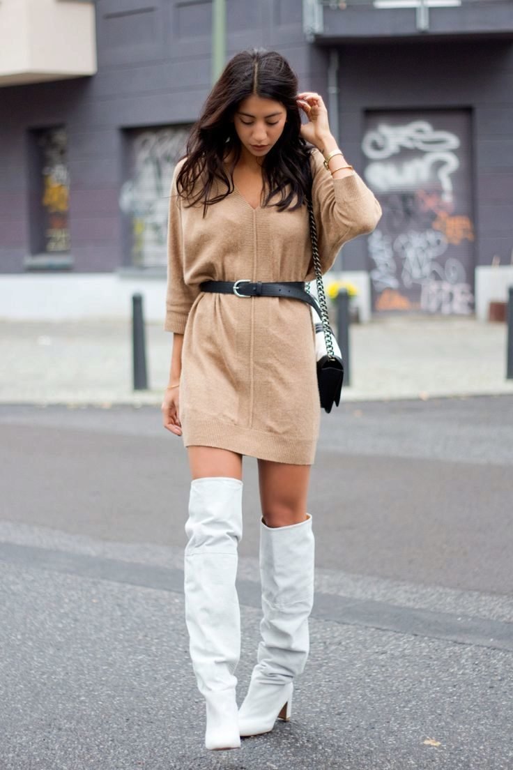 Свитер с ботфортами