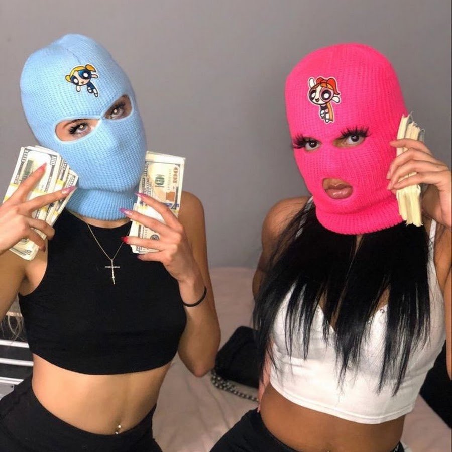 Девушка в Балаклаве