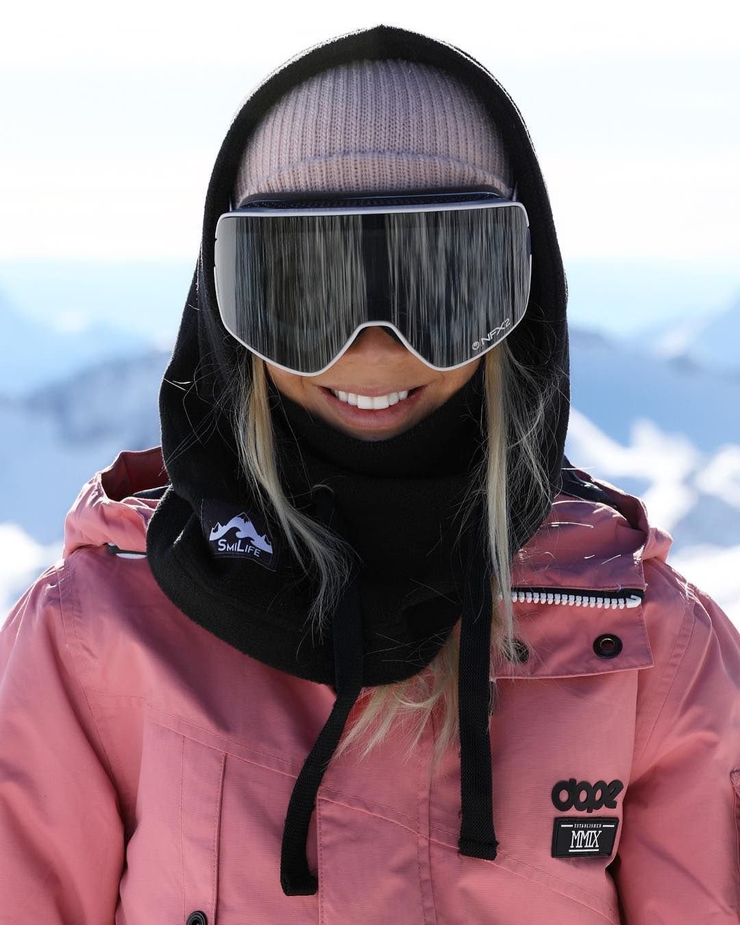 Парень в белой Балаклаве