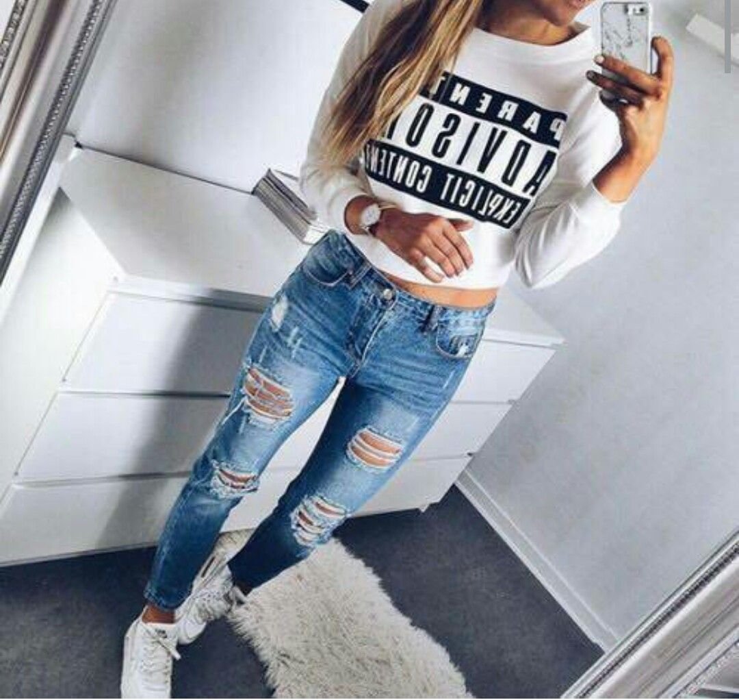 Рэйчел Кук в джинсах