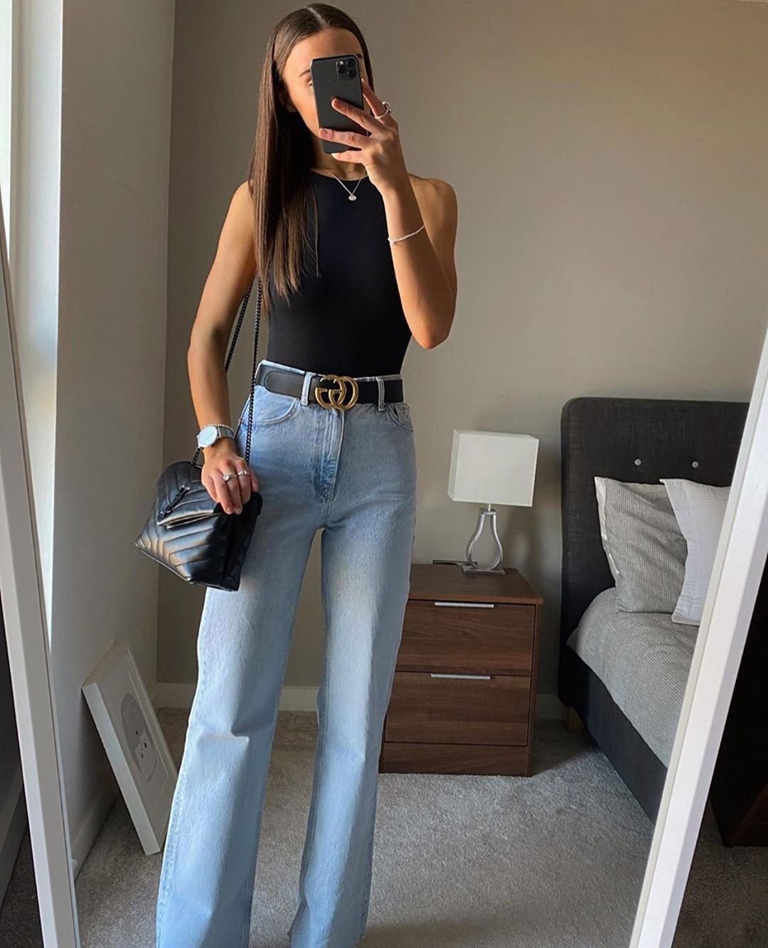 Рваные джинсы с кроссовками