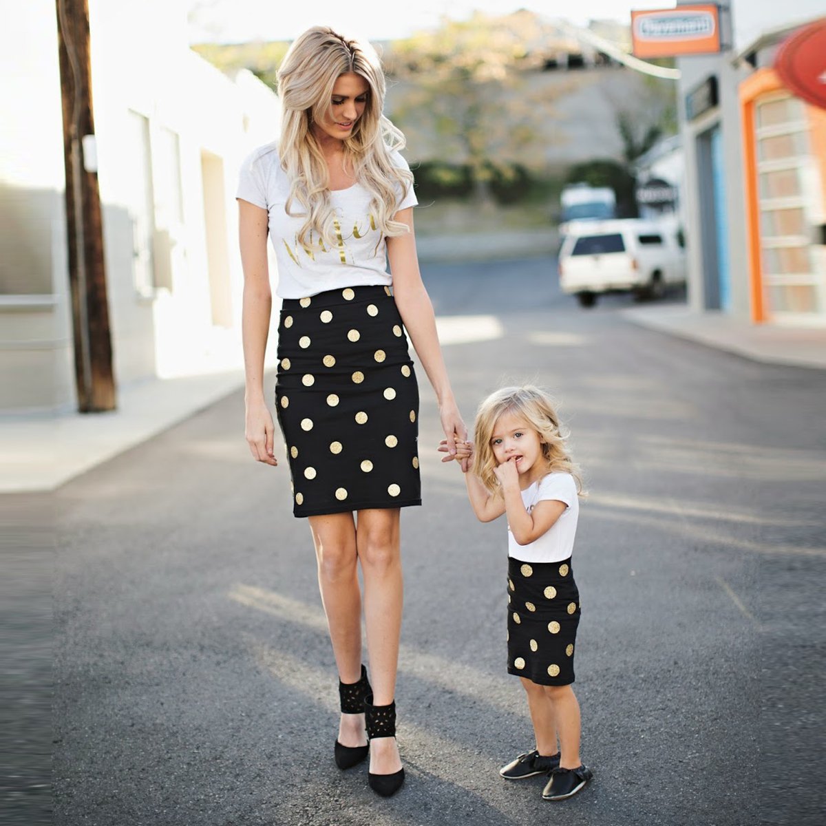 Стильные мама и дочь