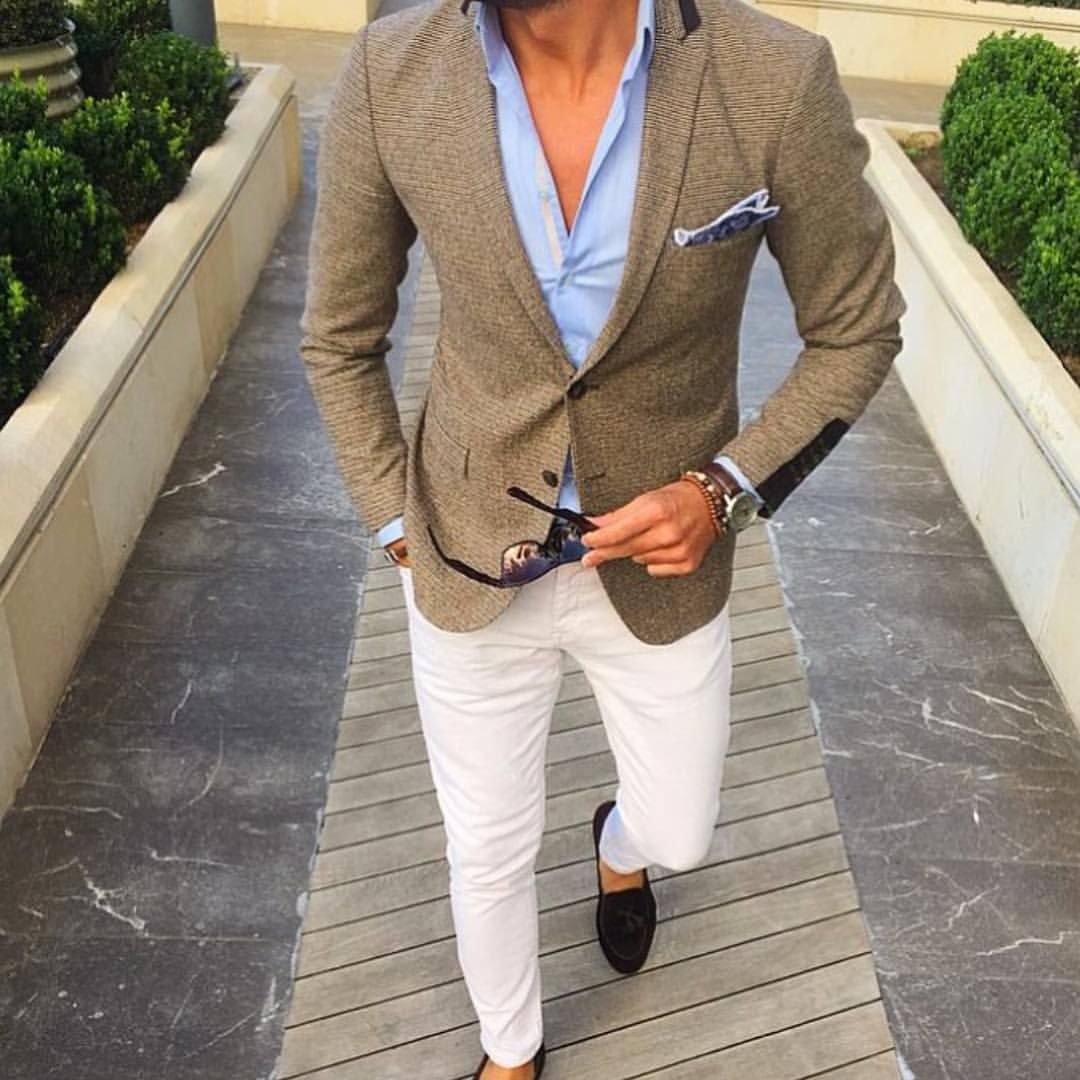 Джинсы с коричневыми туфлями