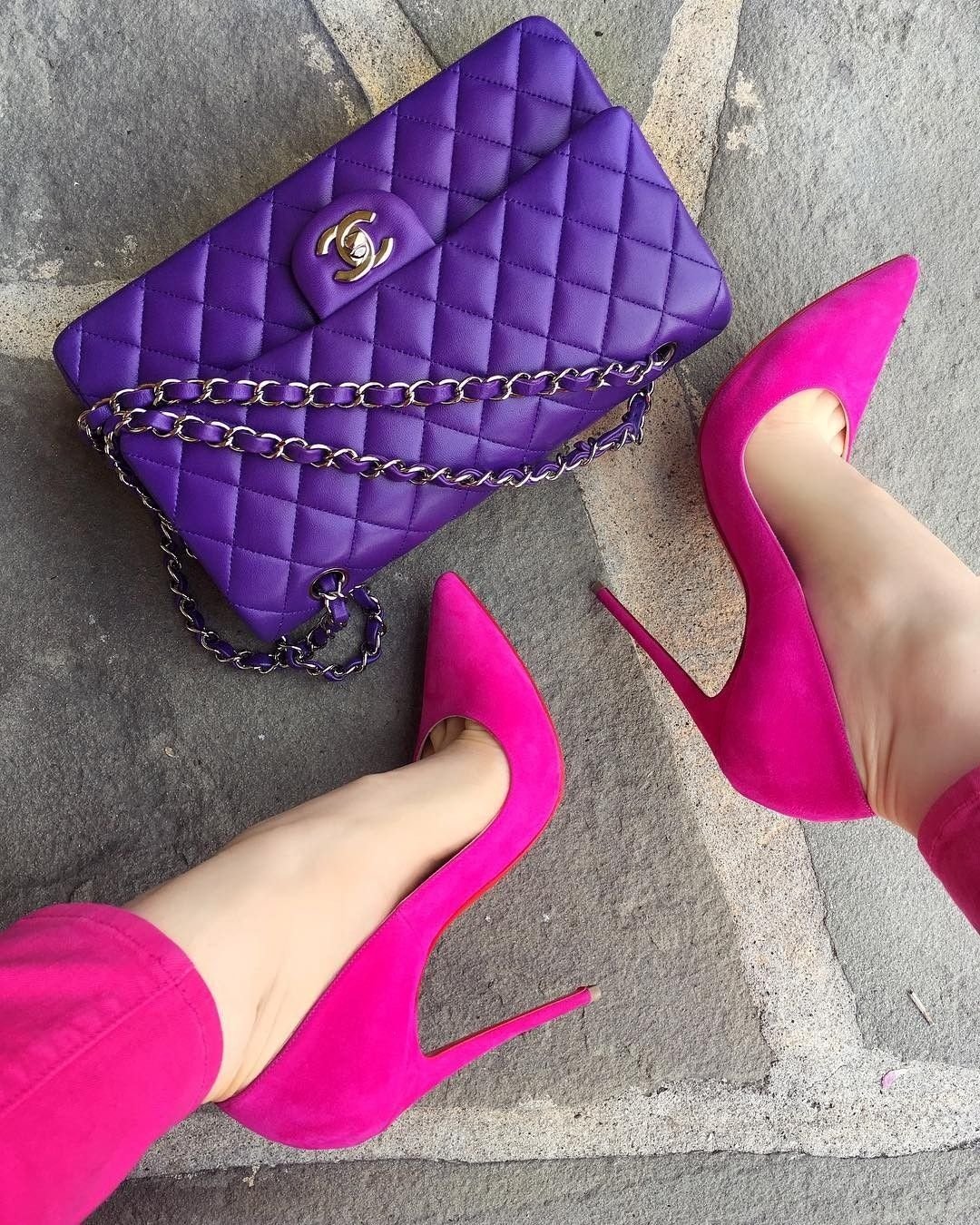 Обувь фиолетового цвета