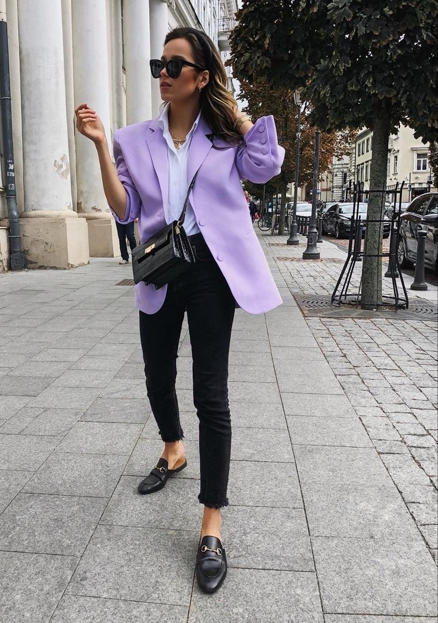 Знаменитости в фиолетовой одежде