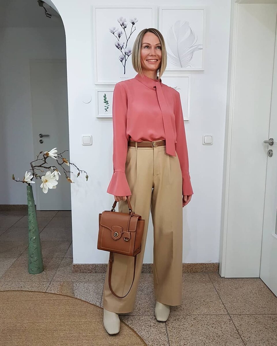 Образы с бежевыми казаками