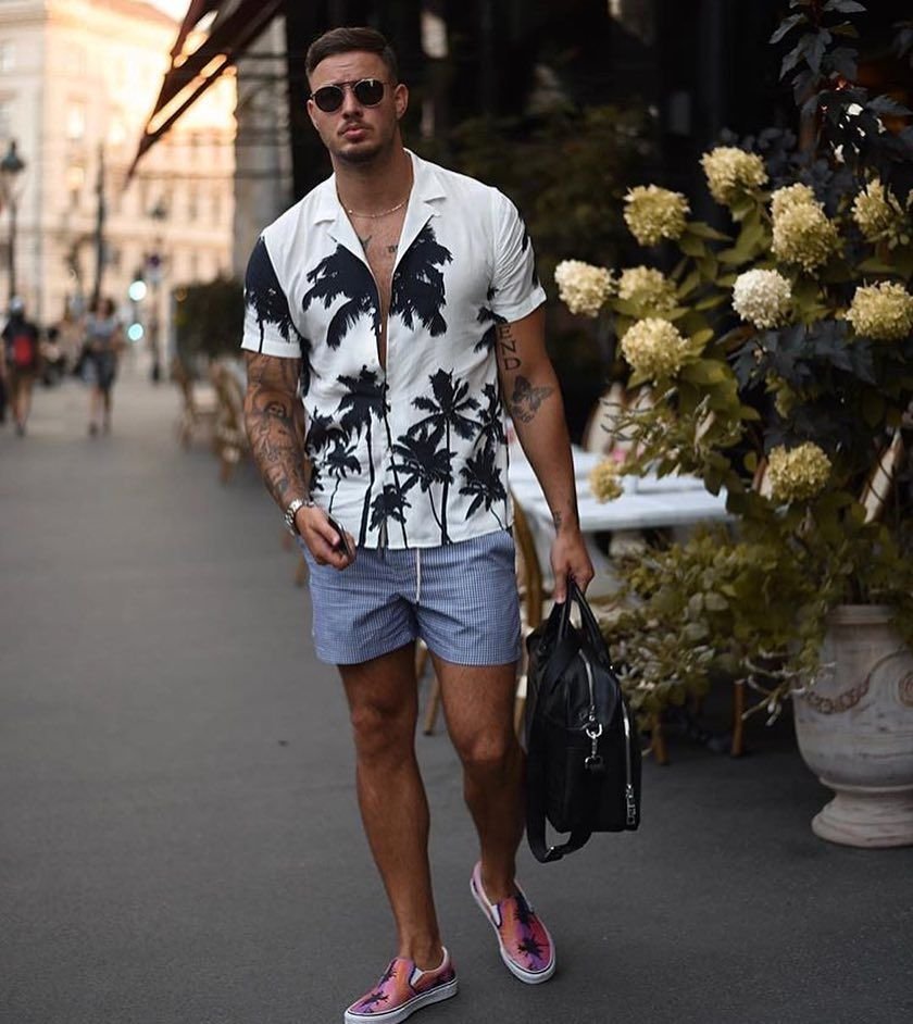 Артур Кульков на пляже