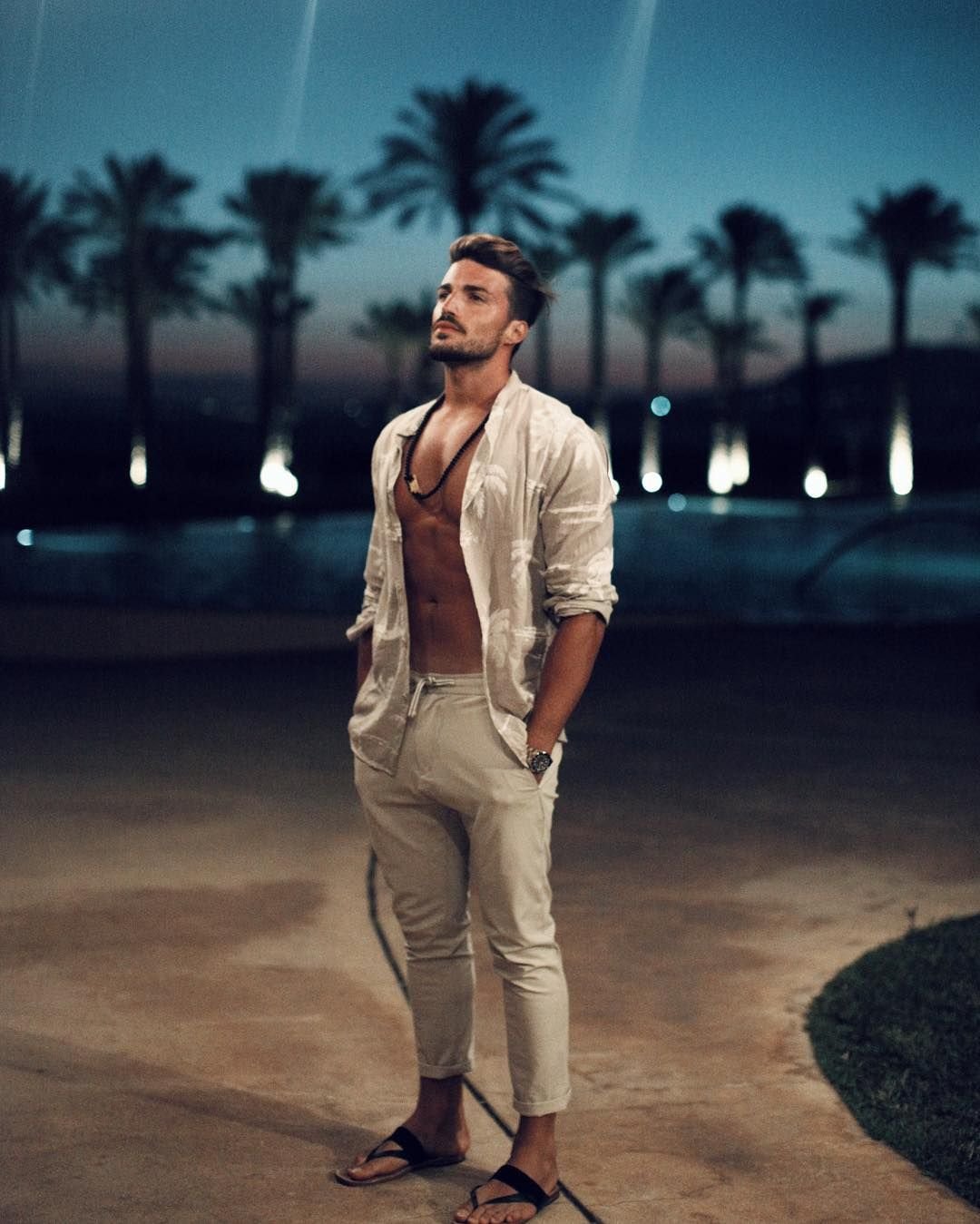 Мужчины модели на пляже