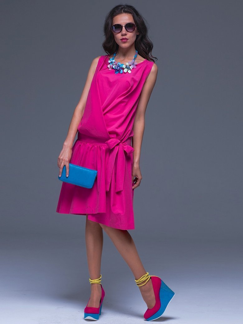 Платье цвета фуксии