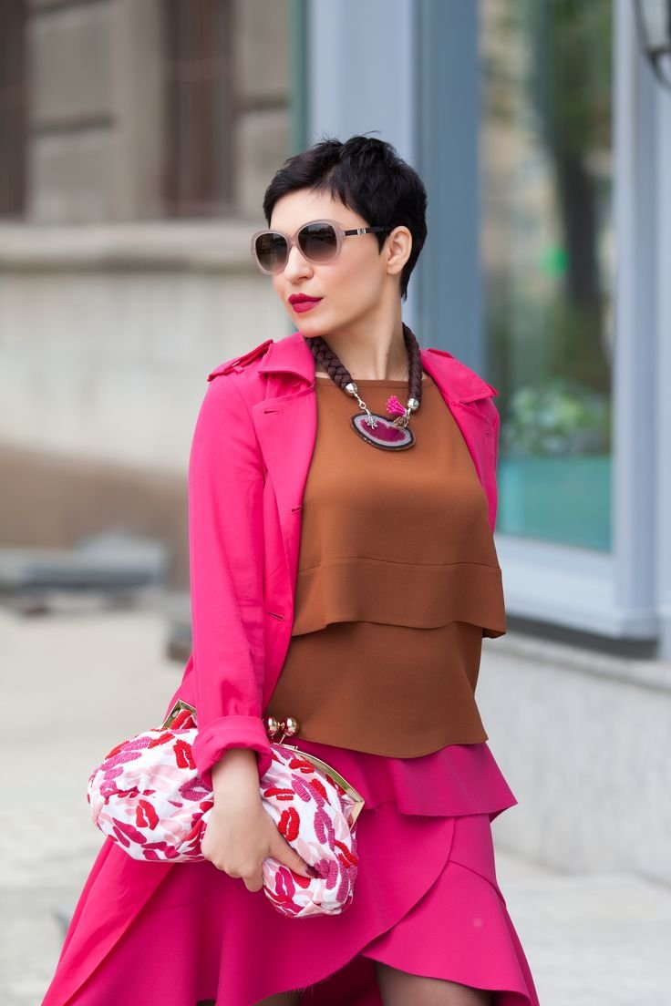 Платье цвета фуксии