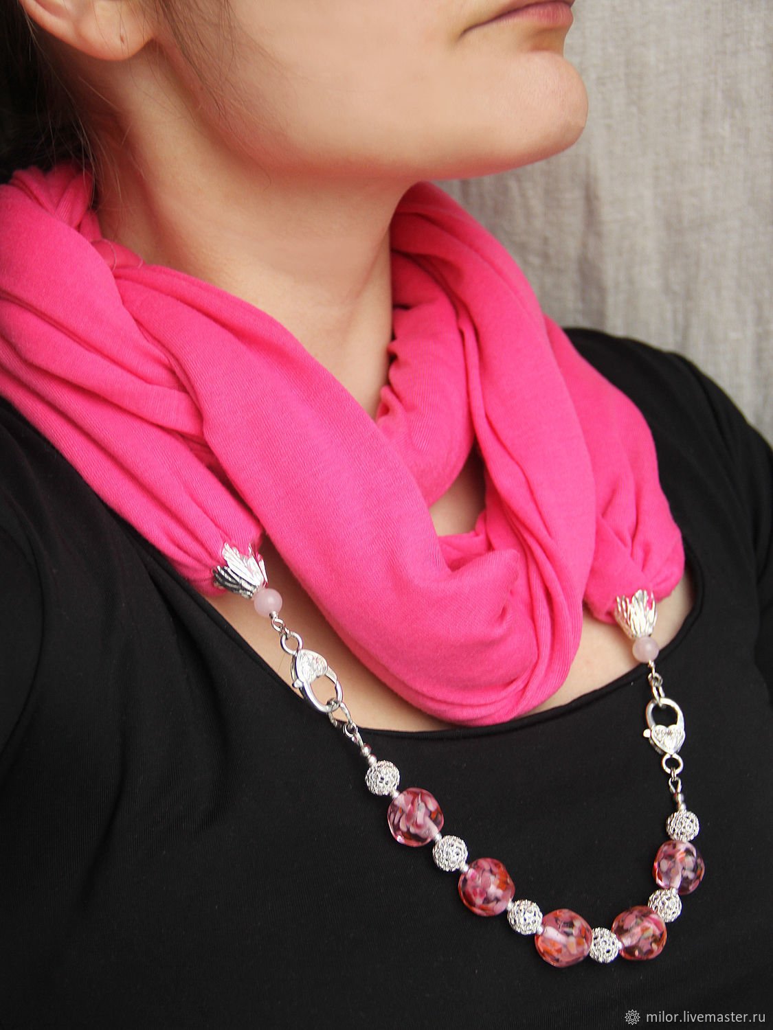 Шарф с бусинами