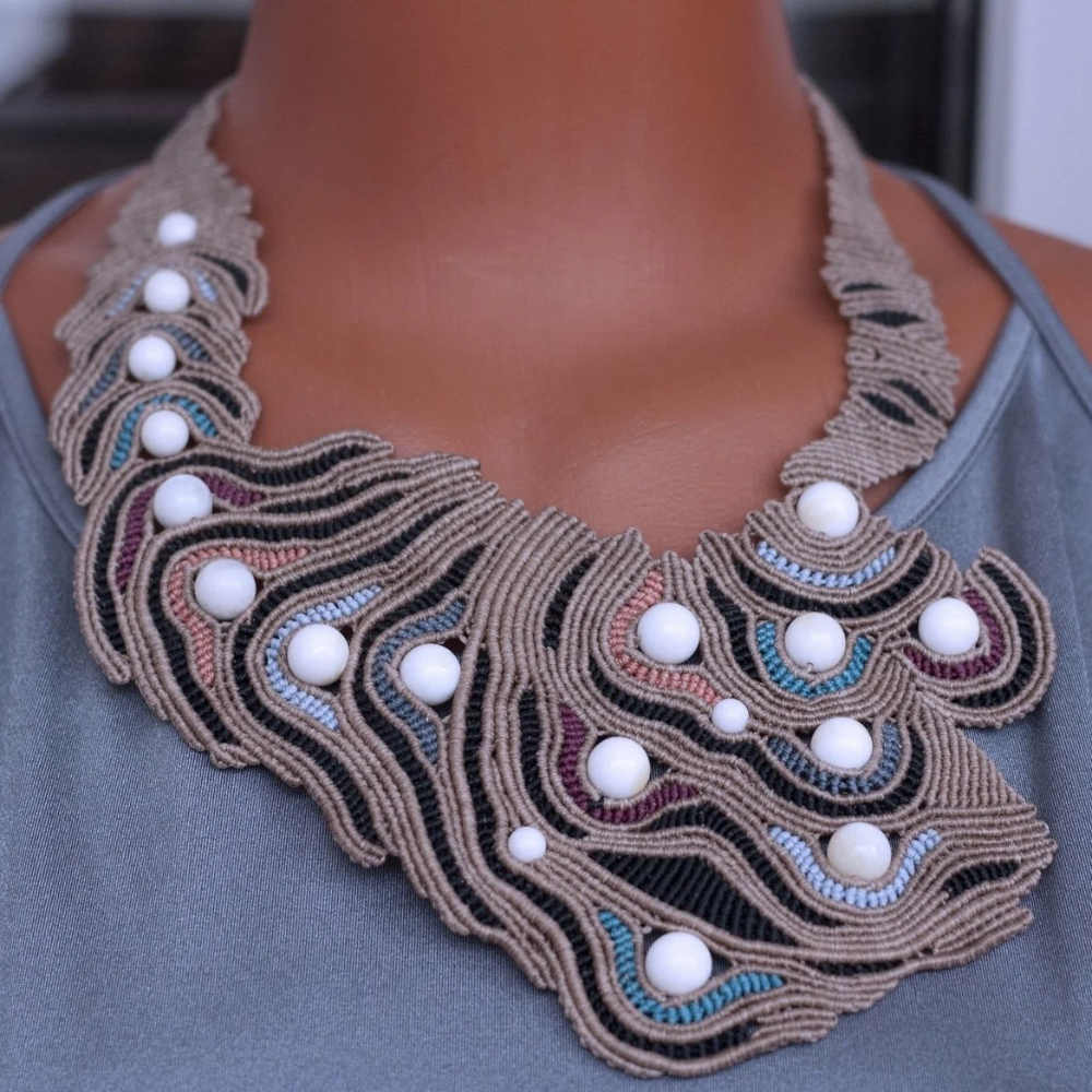 Макраме ожерелье с бусинами