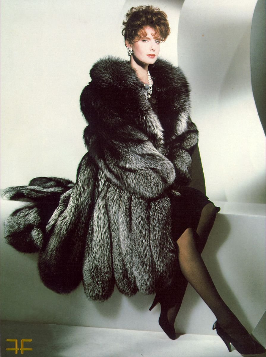 Американские девушки в шубах