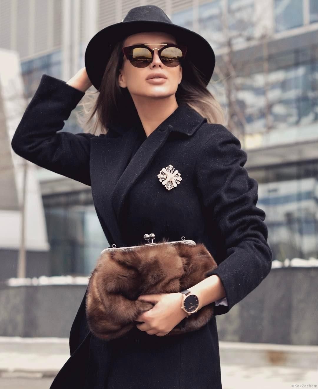 Маргарита Цельсова в пальто