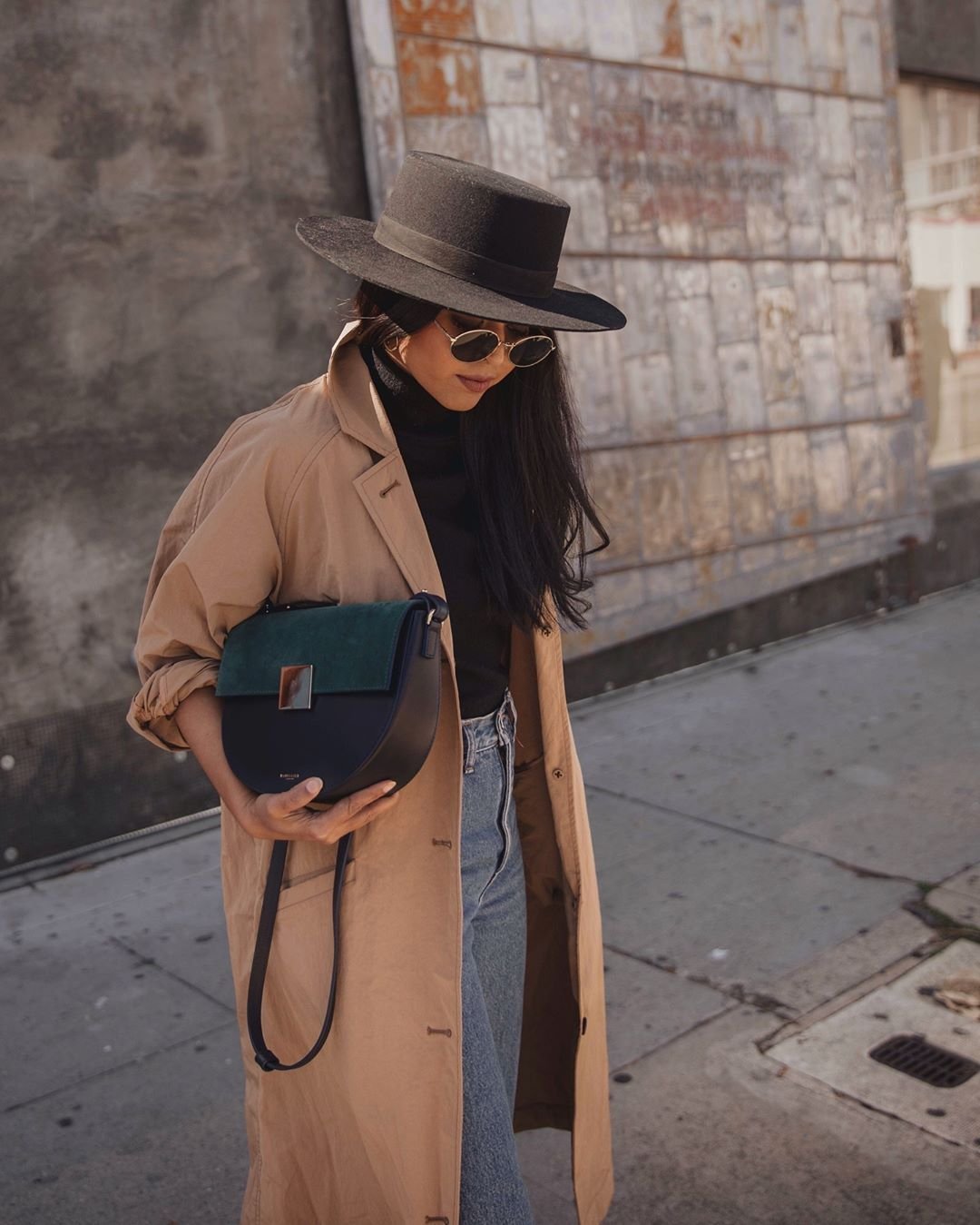 Красное пальто и шляпа