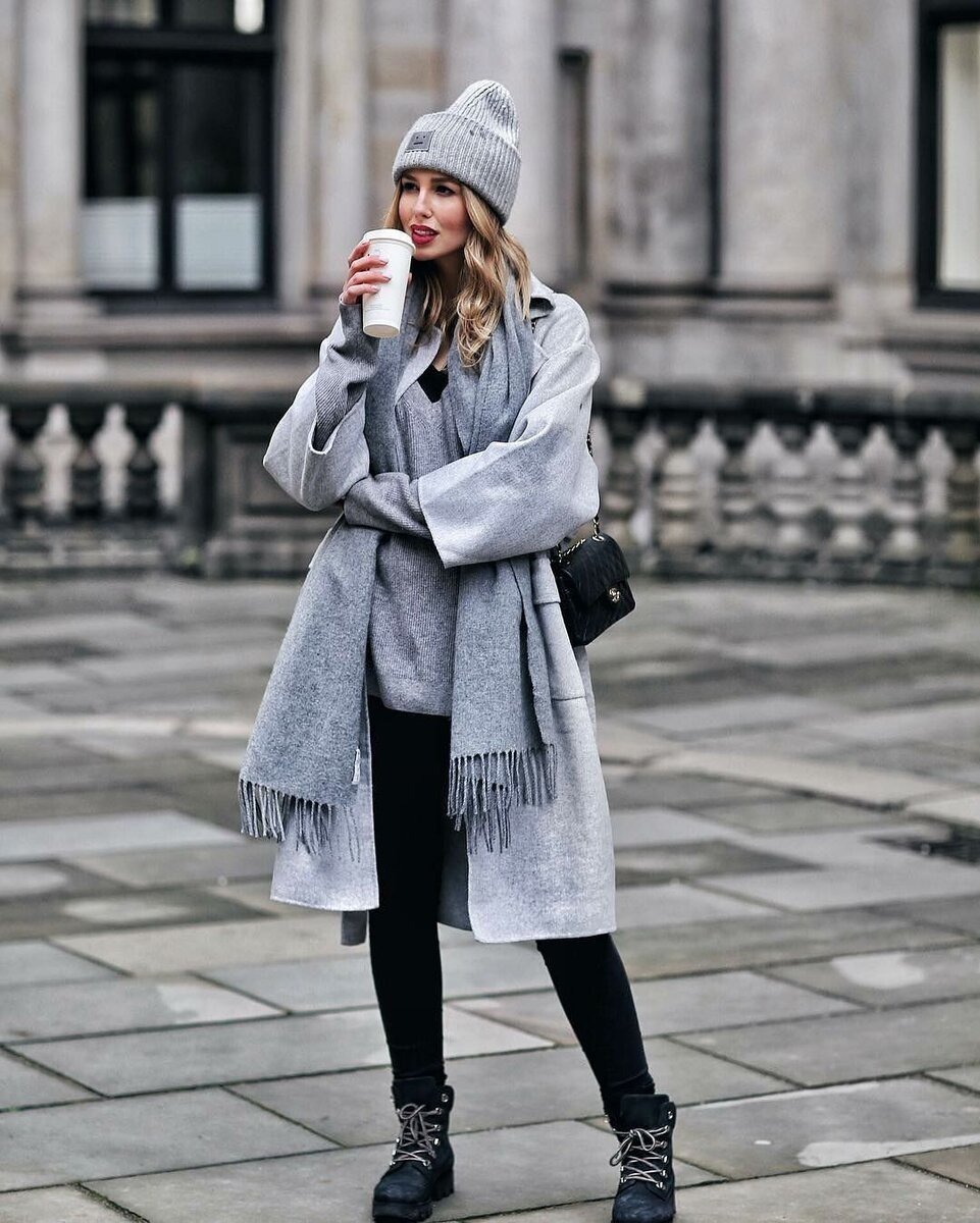 Женские образы в пальто