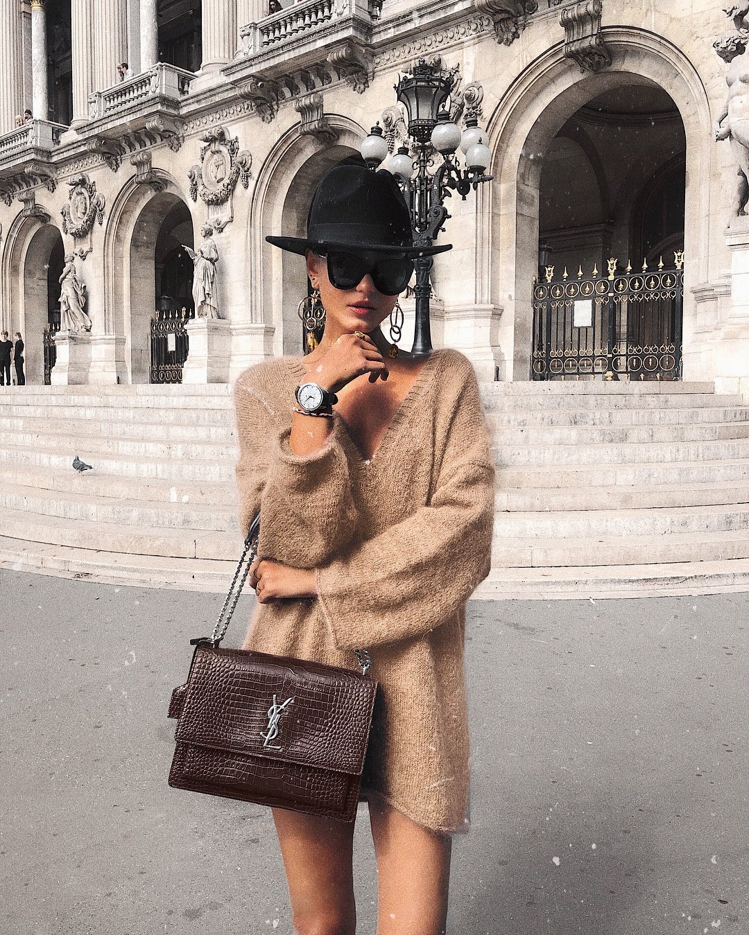 Пальто и шляпа