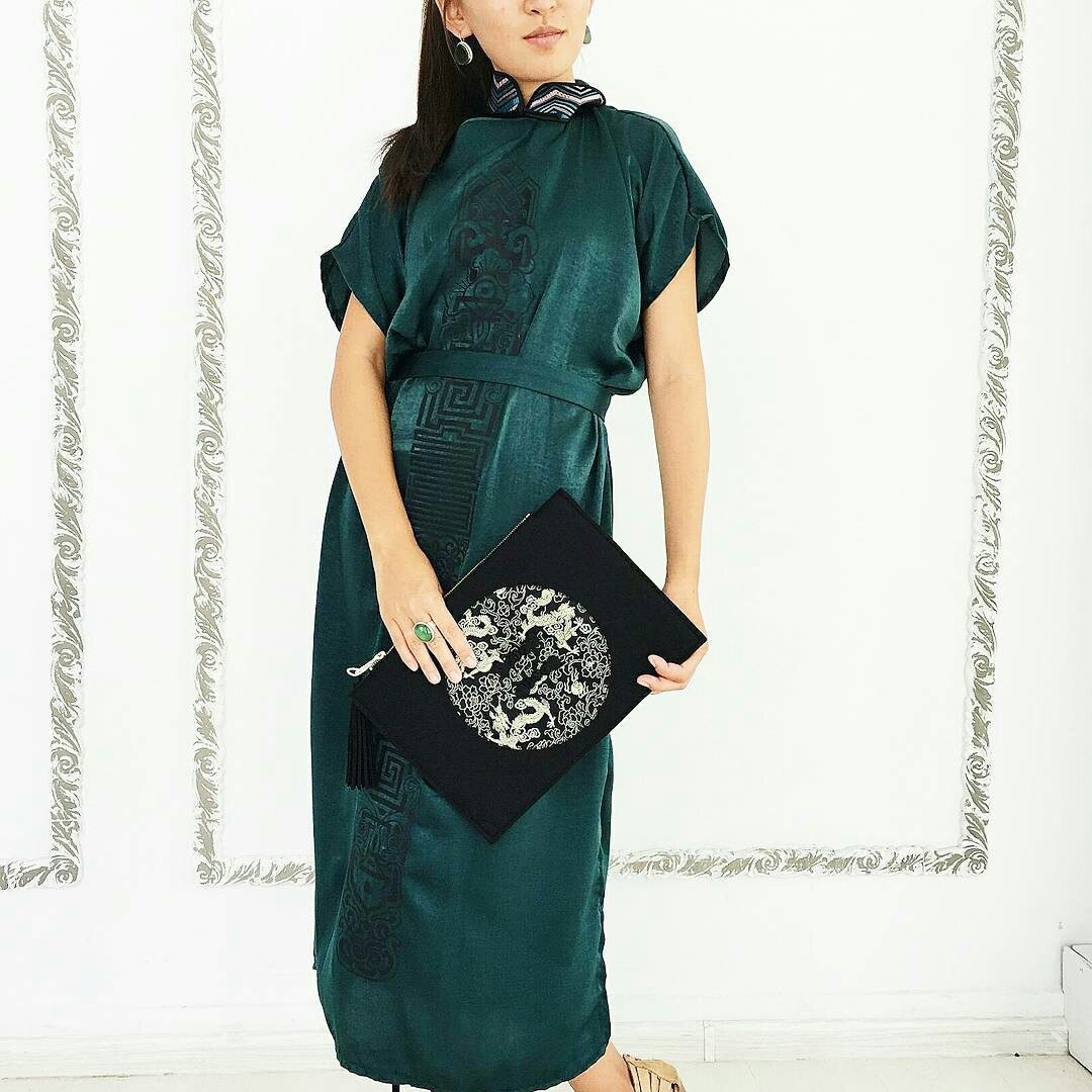 Стилизованные костюмы в бурятском стиле