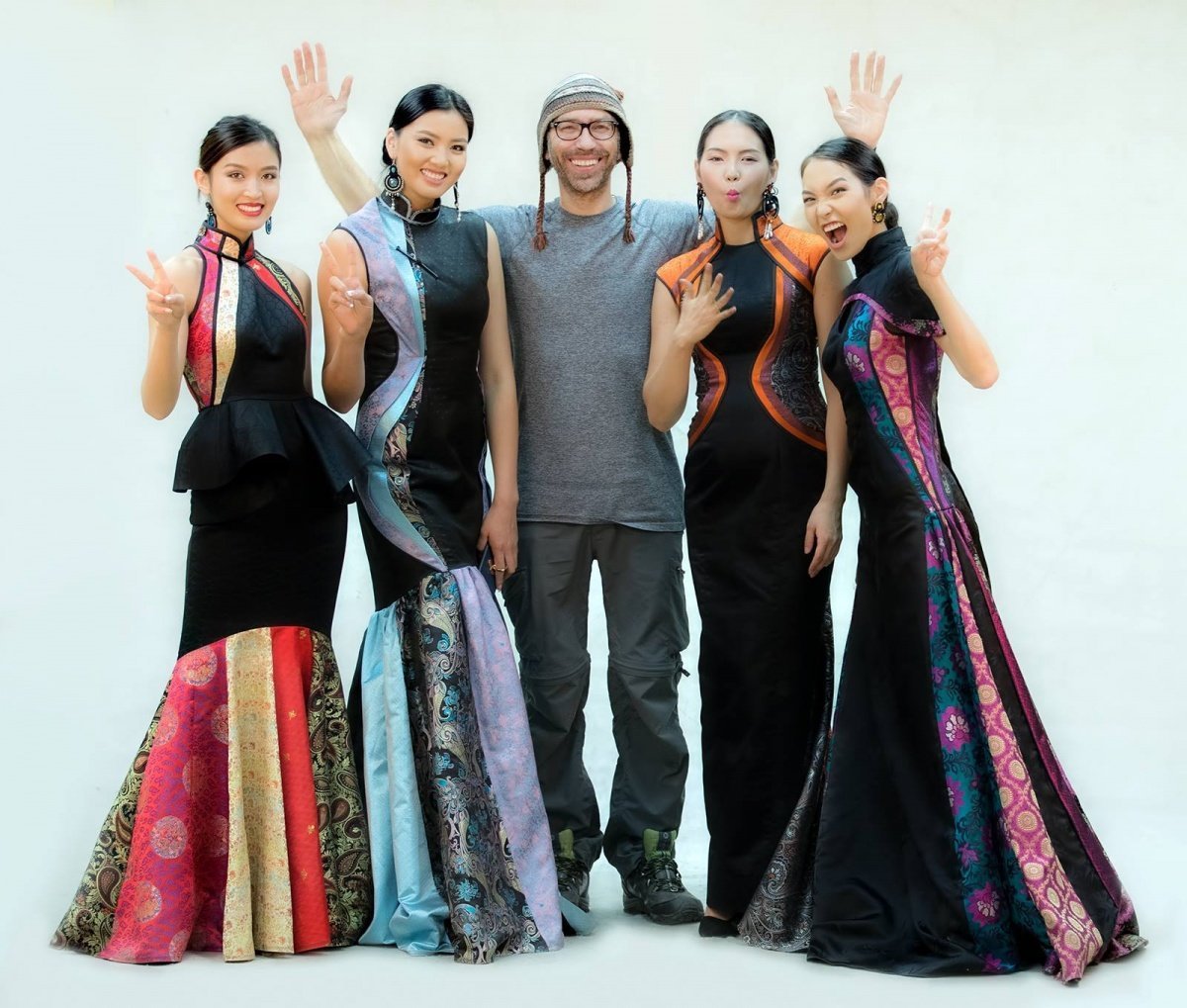 Стилизованные платья в калмыцком стиле