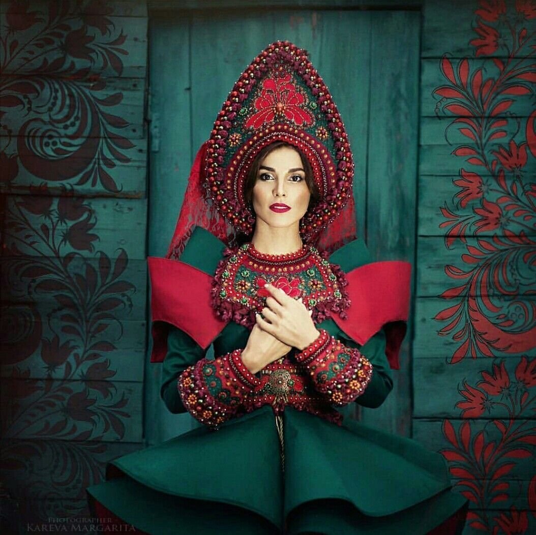 Модель королевы a237