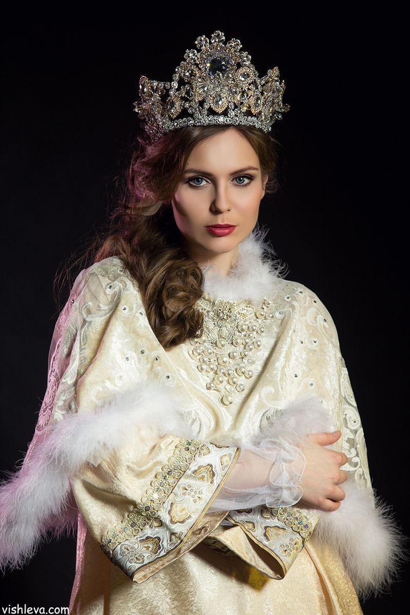 Кокошник хозяйки медной горы