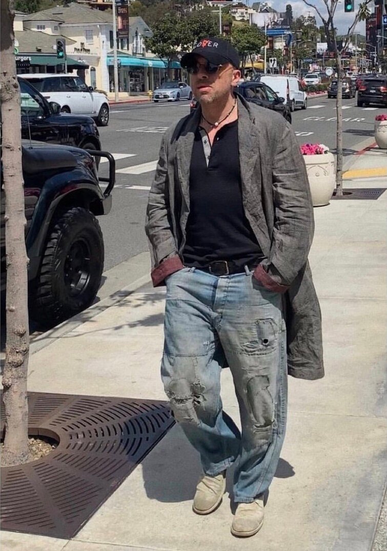 Дмитрий Нагиев в одежде бомжа